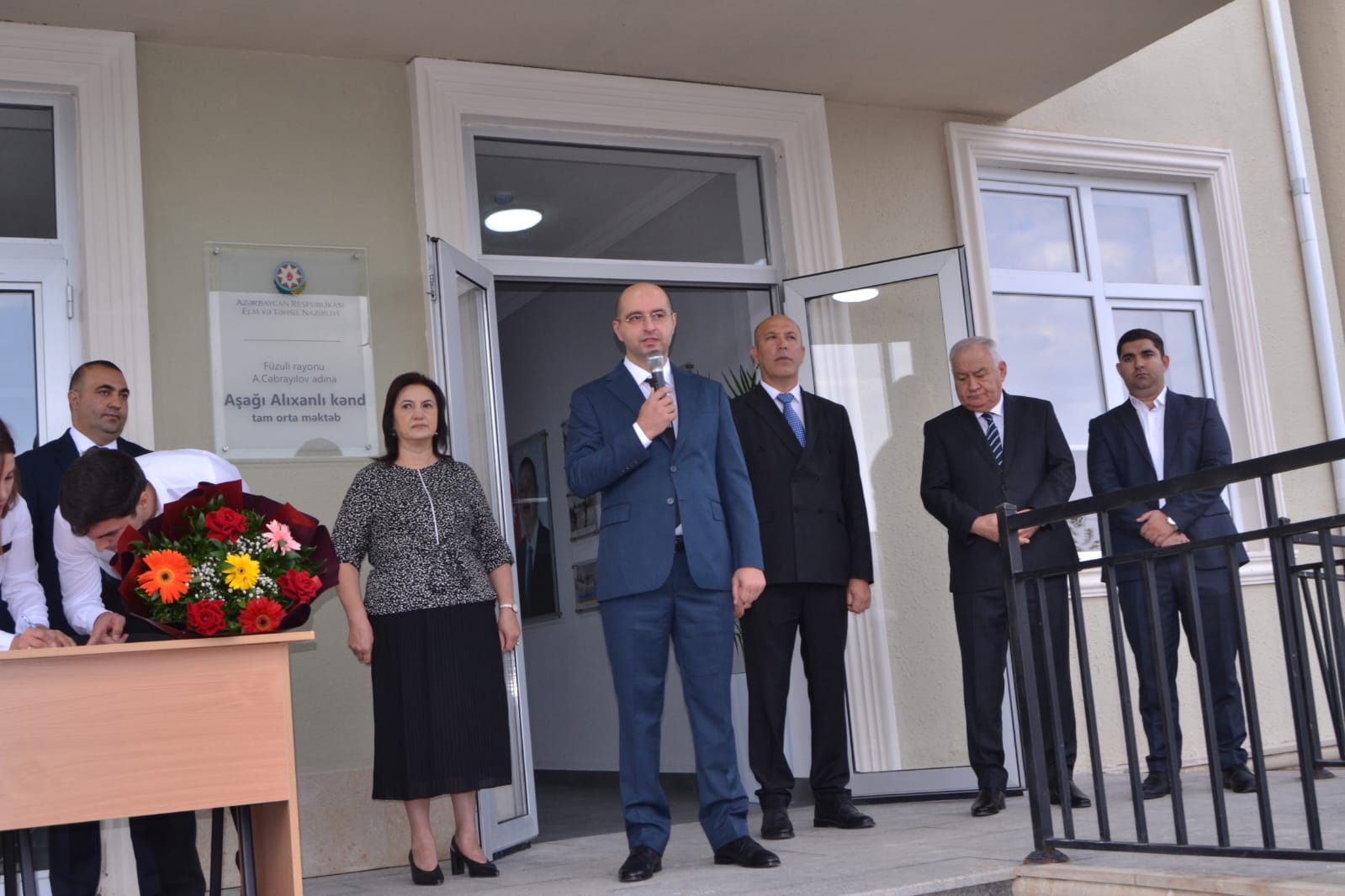 Füzulidə yeni tədris ilini yeni məktəb binasında qarşıladılar